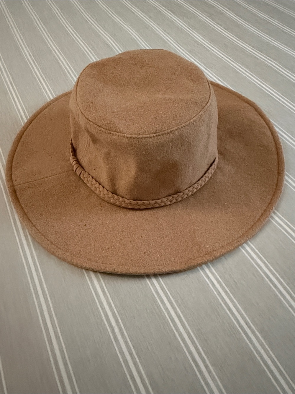Women's Wide-Brim Felt Hat with Braided Band - Tan